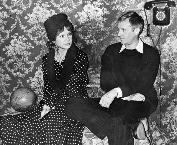 Glumci Ljudmila Gurčenko i Stanislav Ljubšin na snimanju filma Nikite Mihalkova „Pet večeri“, 1979. godine - Sputnik Srbija