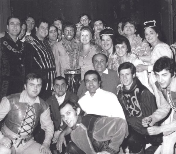 Primadona Radmila Smiljanić: Od slavne trojke samo mi je Pavaroti izmakao Primadona Radmila Smiljanić: Od slavne trojke samo mi je Pavaroti izmakao - Sputnik Srbija