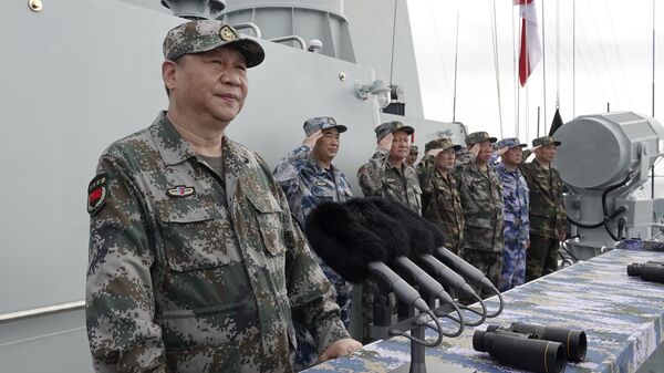 Кинески председник Си Ђинпинг током посете морнарици у Јужном кинеском мору - Sputnik Србија