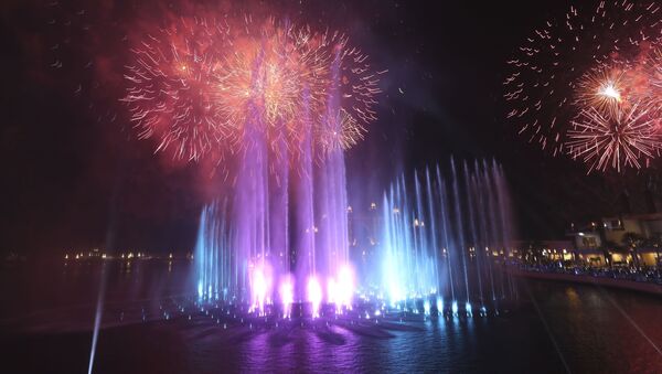 Vatromet u Dubaiju na otvaranju najveće fontane na svetu - Sputnik Srbija