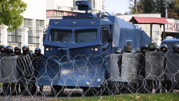 Pripadnici specijalnih snaga beloruske policije na protestu opozicije u Minsku - Sputnik Srbija