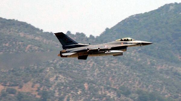 Турски војни авион Ф-16 - Sputnik Србија