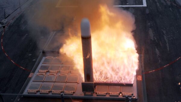Taktička krstareća raketa Tomahavk lansirana iz lansera Mk-41 sa američkog razarača Faragat - Sputnik Srbija