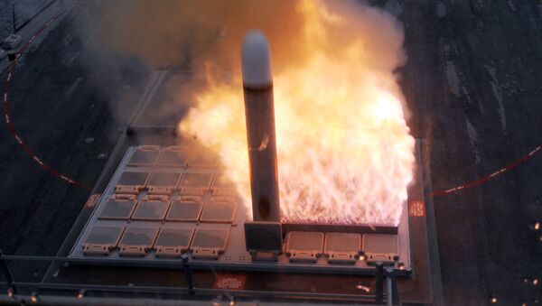 Taktička krstareća raketa Tomahavk lansirana iz lansera Mk-41 sa američkog razarača Faragat - Sputnik Srbija