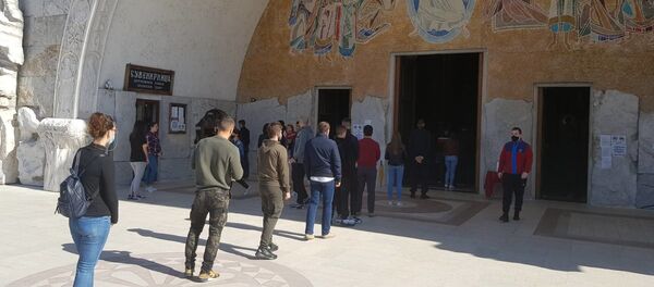 Red ispred hrama u Podgorici - Sputnik Srbija