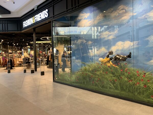 Плафон као небо: Како изгледа шопинг у највећем тржном центру у региону - Sputnik Србија