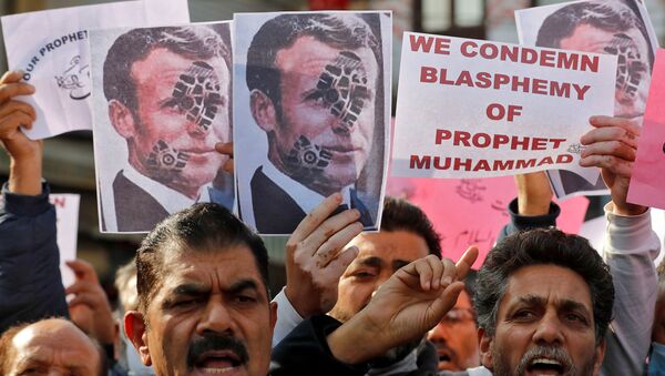 Kašmirski muslimani tokom protesta protiv objavljivanja karikatura proroka Mohameda u Francuskoj - Sputnik Srbija