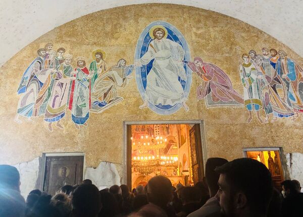 Последњи благослов митрополита: Реке људи одају почаст у подгоричком храму /видео, фото/ Последњи благослов митрополита: Реке људи одају почаст у подгоричком храму /видео, фото/ - Sputnik Србија