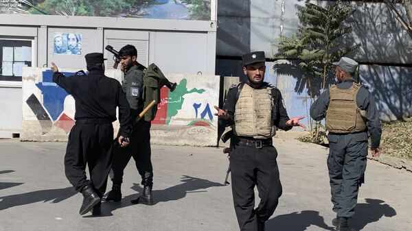 Bezbednosne snage ispred univerziteta u Kabulu, gde je u napadu ubijeno 19 ljudi - Sputnik Srbija