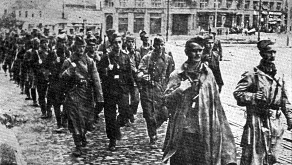 Partizanske jedinice na Pozorišnom trgu u oslobođenom Beogradu 1944. - Sputnik Srbija
