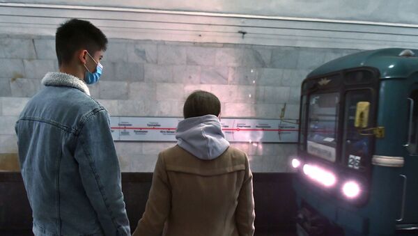 Putnici sa maskom u moskovskom metrou - Sputnik Srbija