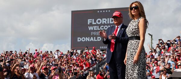 Доналд и Меланија Трамп током предизборне кампање на Флориди - Sputnik Србија