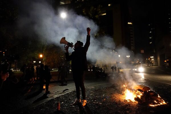 Protesti u Portlandu tokom izborne noći  - Sputnik Srbija