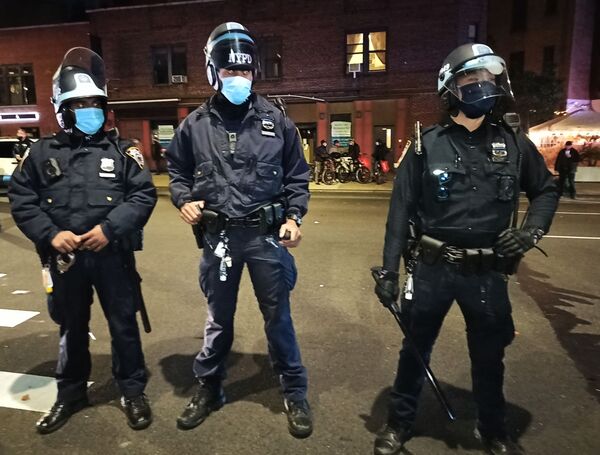 Полиција на улицама Њујорка у ноћи пребројавања гласова након избора - Sputnik Србија