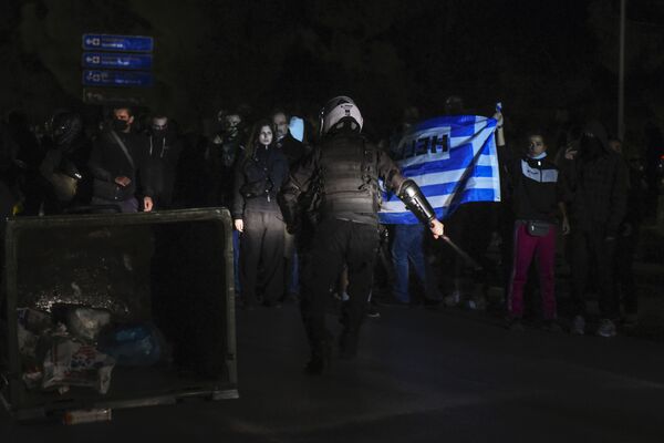 Sukob sa policijom u Solunu zbog karantina: Bačen suzavac i dimne bombe /video, foto/ - Sputnik Srbija