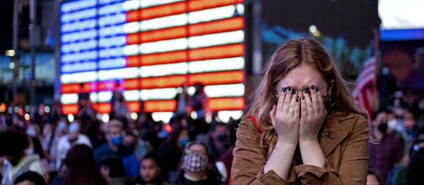 Избори у Америци – окупљени на Тајмс скверу слушају прво Бајденово обраћање - Sputnik Србија