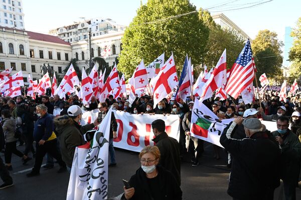 Протести у Грузији: Полиција растерује демонстранте, сузавац и водени топови /видео/ - Sputnik Србија