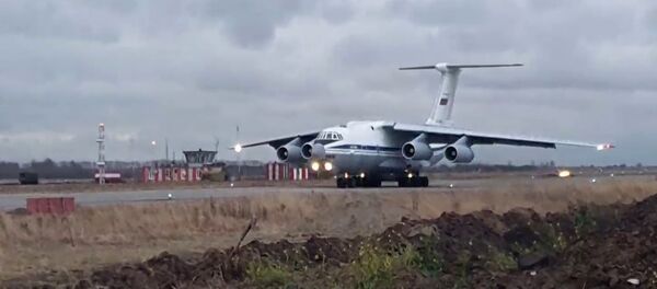 Odlazak ruskih mirovnjaka u avionima Il-76 u Nagorno-Karabah Odlazak ruskih mirovnjaka u avionima Il-76 u Nagorno-Karabah - Sputnik Srbija