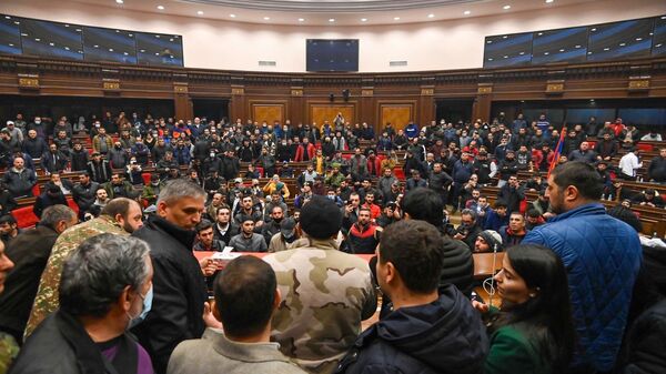 Demonstranti u zgradi parlamenta Jermenije - Sputnik Srbija