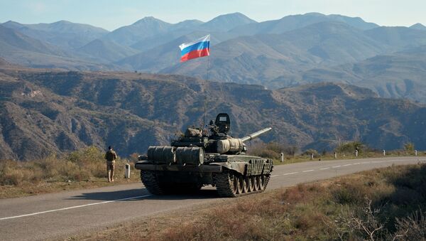 Тенк руских мировних снага на граници Јерменије и Нагорно-Карабаха - Sputnik Србија