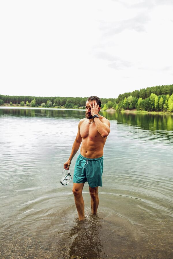 Stajanje na ekserima satima, ronjenje bez maske. Naličje svetskih rekorda - Sputnik Srbija