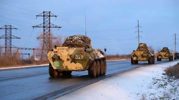 Konvoj vojnih vozila ruskih mirovnih snaga na putu za Nagorno-Karabah - Sputnik Srbija
