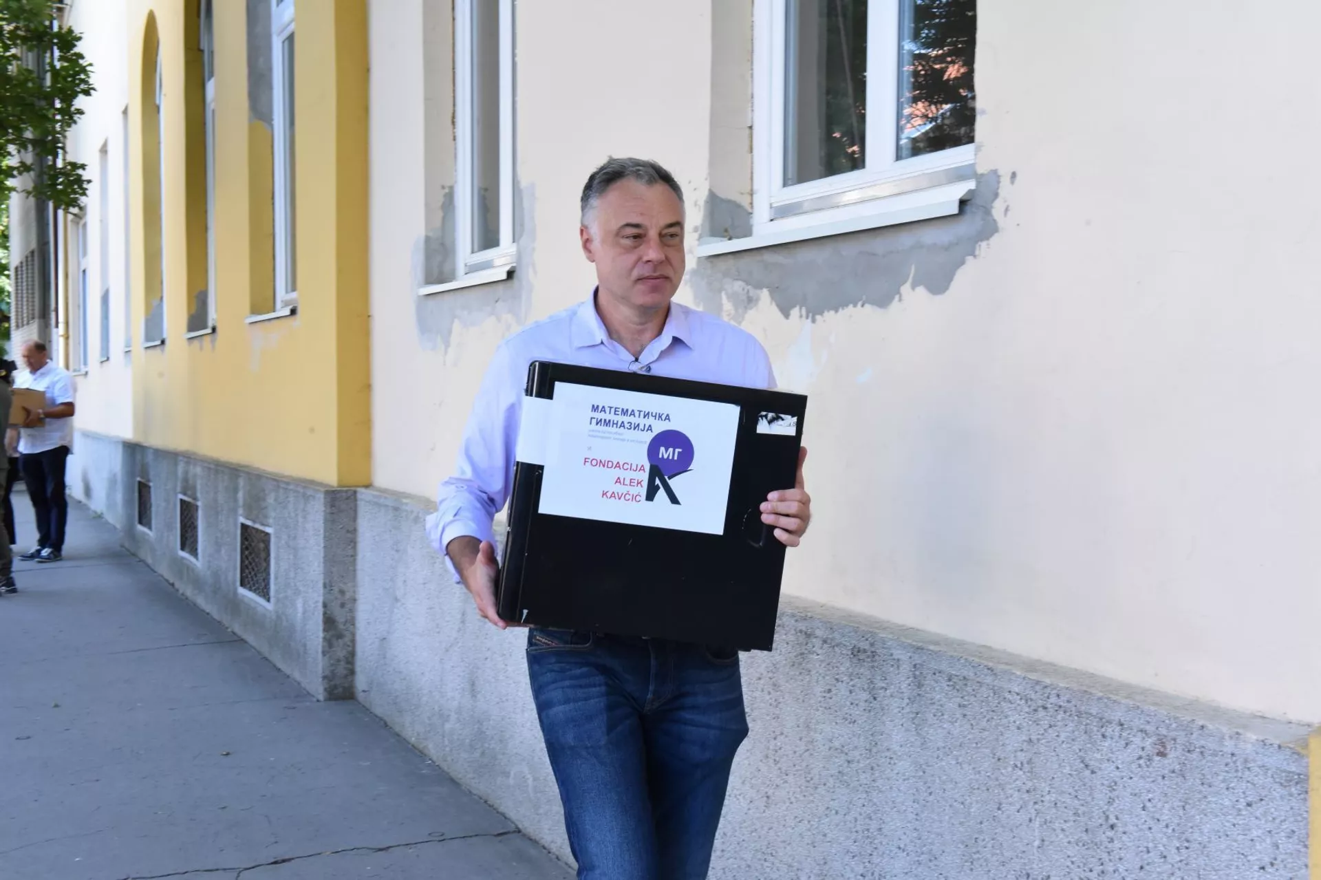 Фондација Алек Кавчић годинама купује рачунаре за Математичку гимназију, опремили су неколико кавинета, а новац који не оде на компјутере млади генијалци троше за одлазак на такмичења широм света. - Sputnik Србија, 1920, 21.04.2024