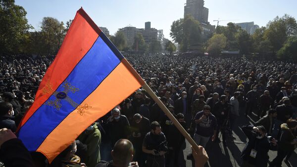 Учесници митинга опозиције на Тргу слободе у Јеревану - Sputnik Србија