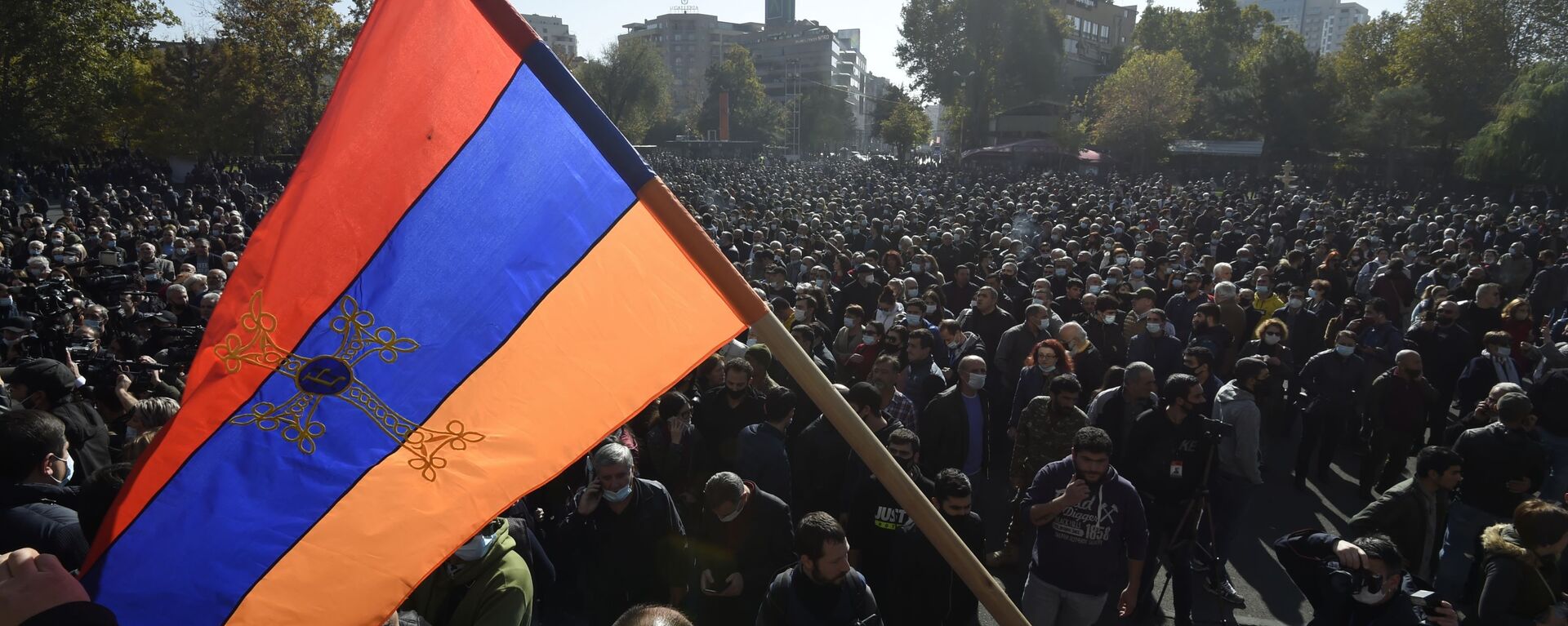 Учесници митинга опозиције на Тргу слободе у Јеревану - Sputnik Србија, 1920, 26.05.2022