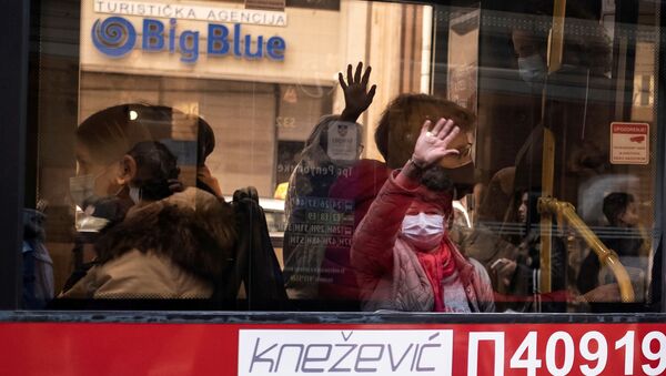Međugradski autobus polazi sa autobuske stanice u doba pandemije virusa korona - Sputnik Srbija