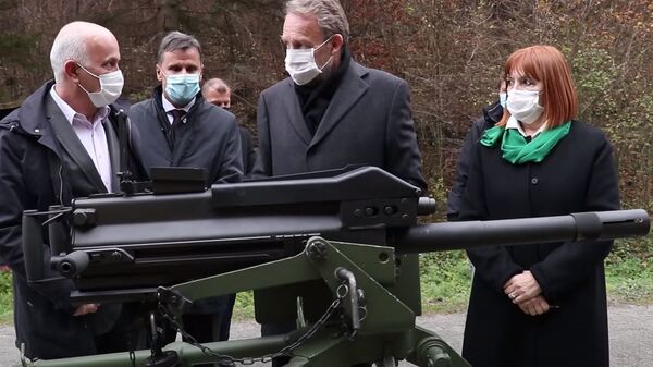 Бакир Изетбеговић на представљању оружја и муниције произведене у Бугојну - Sputnik Србија