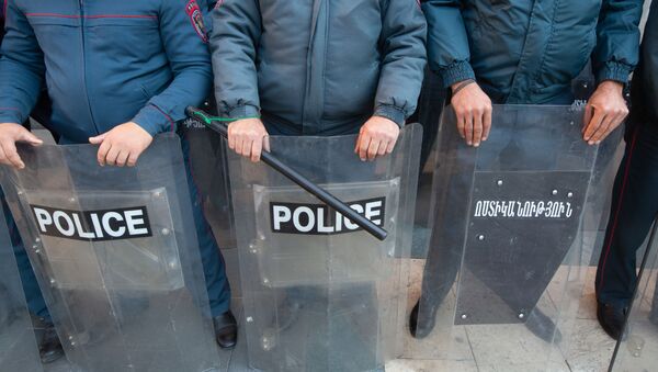 Припадници полиције на протесту присталица јерменске опозиције у Јеревану - Sputnik Србија