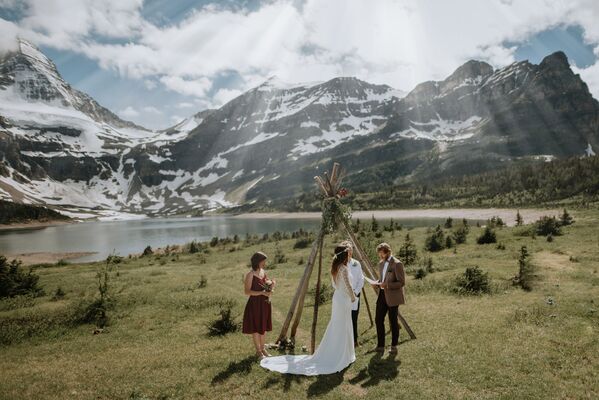 Fotografija kanadskih fotografa Virdžinije Štrobel i Evana Sikaluka, finaliste u kategoriji „Najbolja lokacija“ na Međunarodnom takmičenju za svadbenog fotografa godine 2020. - Sputnik Srbija