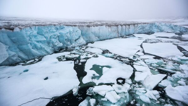Ледник на острву Чампа у архипелагу Земља Фрање Јосифа - Sputnik Србија