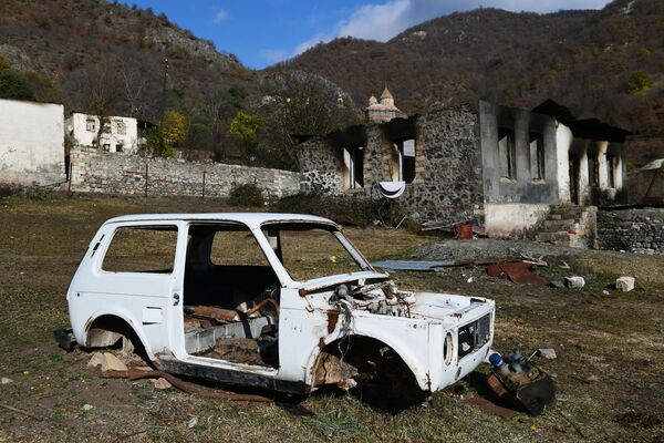 Напуштена кућа у селу Дадиванк - Sputnik Србија
