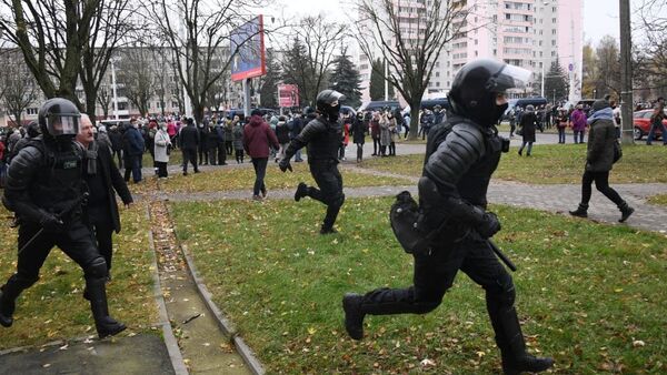 Policija na demonstracijama u Minsku - Sputnik Srbija