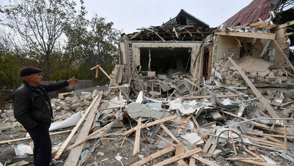 Kuća srušena u granatiranju sela Dujarli u Terterskom rejonu u Azerbejdžanu - Sputnik Srbija