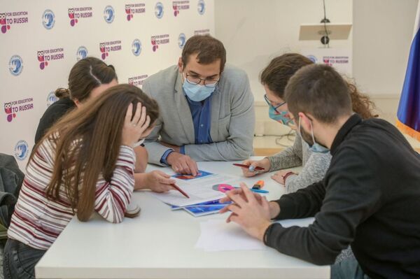 Sajam obrazovanja: Rusije svake godine povećava broj stipendija predviđenih za građane Srbije Sajam obrazovanja: Rusije svake godine povećava broj stipendija predviđenih za građane Srbije - Sputnik Srbija