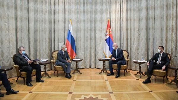 Ambasador Rusije u Srbiji Aleksandar Bocan-Harčenko i ministar Nenad Popović - Sputnik Srbija