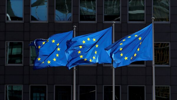 Zastave Evropske unije ispred sedišta Evropske komisije u Briselu - Sputnik Srbija