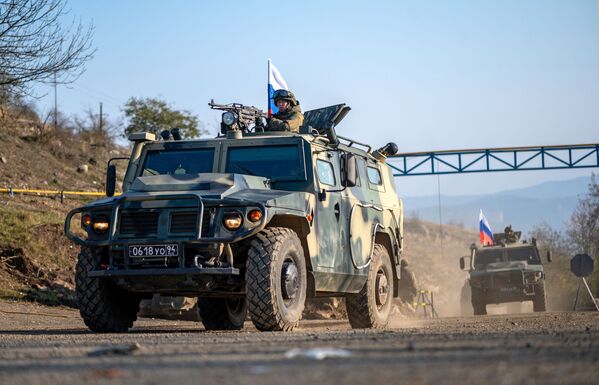 Војна техника руских мировних снага у Нагорно-Карабаху - Sputnik Србија