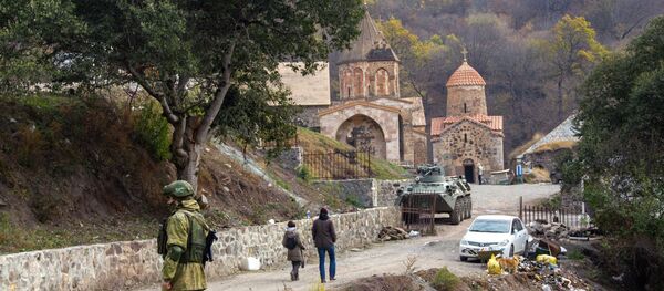 Ruski mirovnjaci obezbeđuju jermenski manastir u Karabahu - Sputnik Srbija