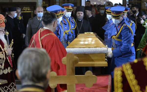 Гардисти уносе ковчег са телом патријарха у Саборну цркву - Sputnik Србија
