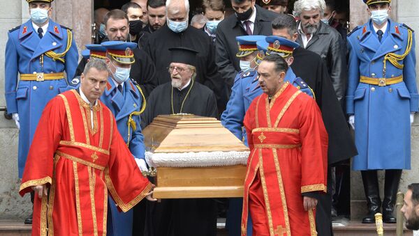 Изношење ковчега са телом патријарха из Саборне цркве - Sputnik Србија