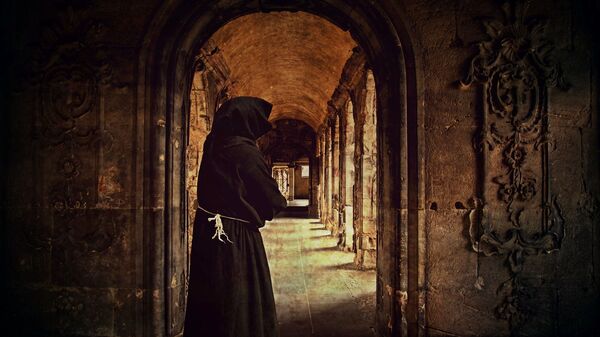 Монах у средњoвековном манастиру - Sputnik Србија