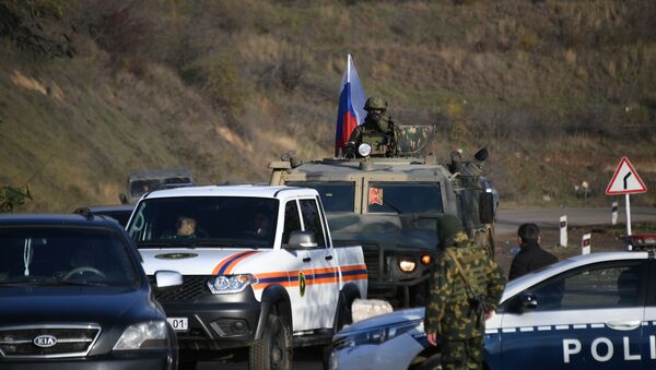 Pripadnici ruskih mirovnih snaga tokom patrole u Nagorno-Karabahu - Sputnik Srbija