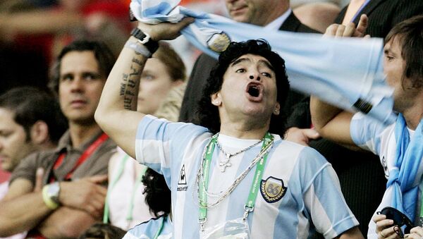 Легенда аргентинског фудбала Диjего Марадона током на утакмици Аргентина – Холандија на Светском првенству у Немачкој 21. јуна 2006.  - Sputnik Србија