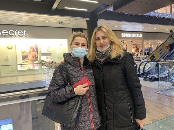 Овај петак прети да буде црн: Тржни центри крцати — редови као у ковид амбулантама Овај петак прети да буде црн: Тржни центри крцати — редови као у ковид амбулантама - Sputnik Србија