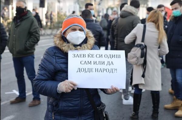 Protesti u Skoplju: Hiljade ljudi ispred Vlade traže ostavku Zaeva /foto/ - Sputnik Srbija