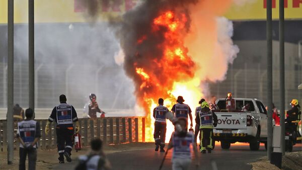 Аутомобил француског возача Хаса Ф1 Романа Грожана изгорео је након судара током Велике награде Формуле 1 Бахреина - Sputnik Србија